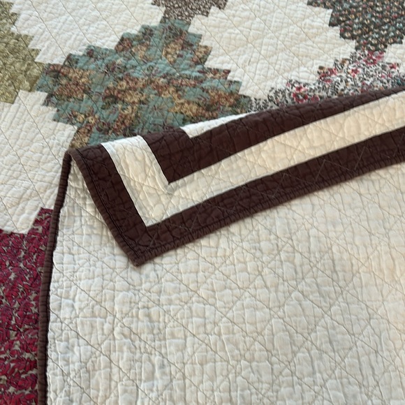 Quilt Patchwork King Bedspread in Cream Brown Green Red Vintage Family Estate - Picture 8 of 10